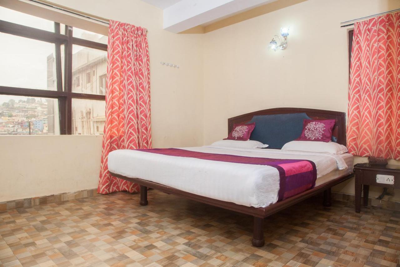 Oyo 12357 Hotel Nilgiris Inn Утакаманд Экстерьер фото