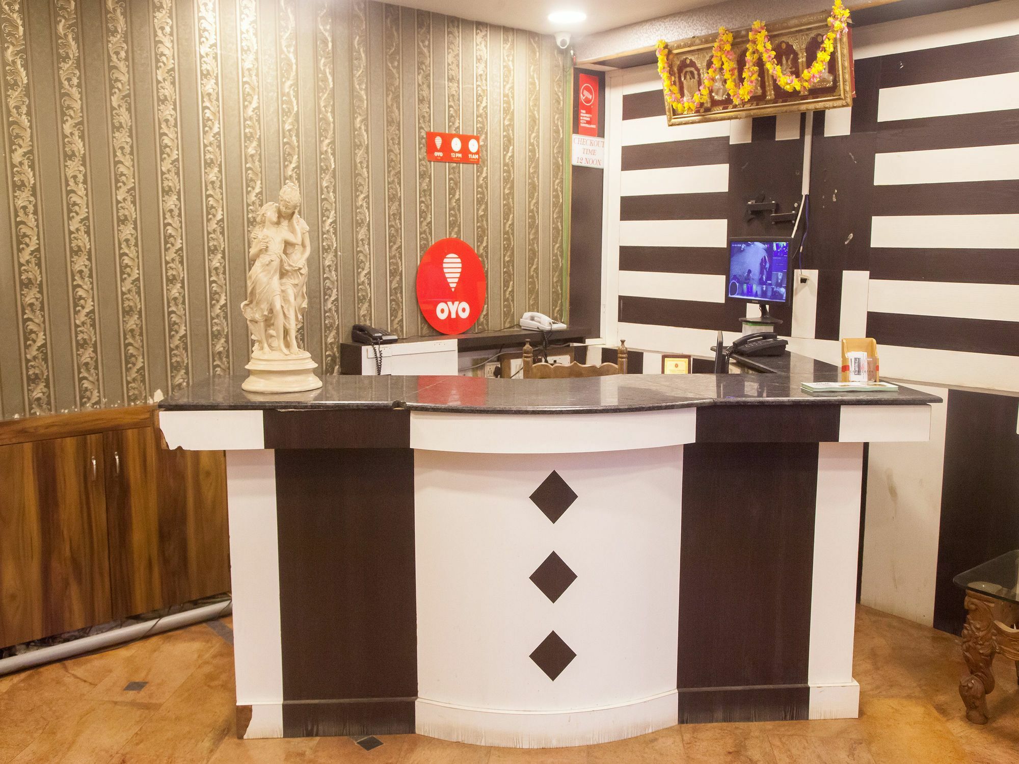 Oyo 12357 Hotel Nilgiris Inn Утакаманд Экстерьер фото
